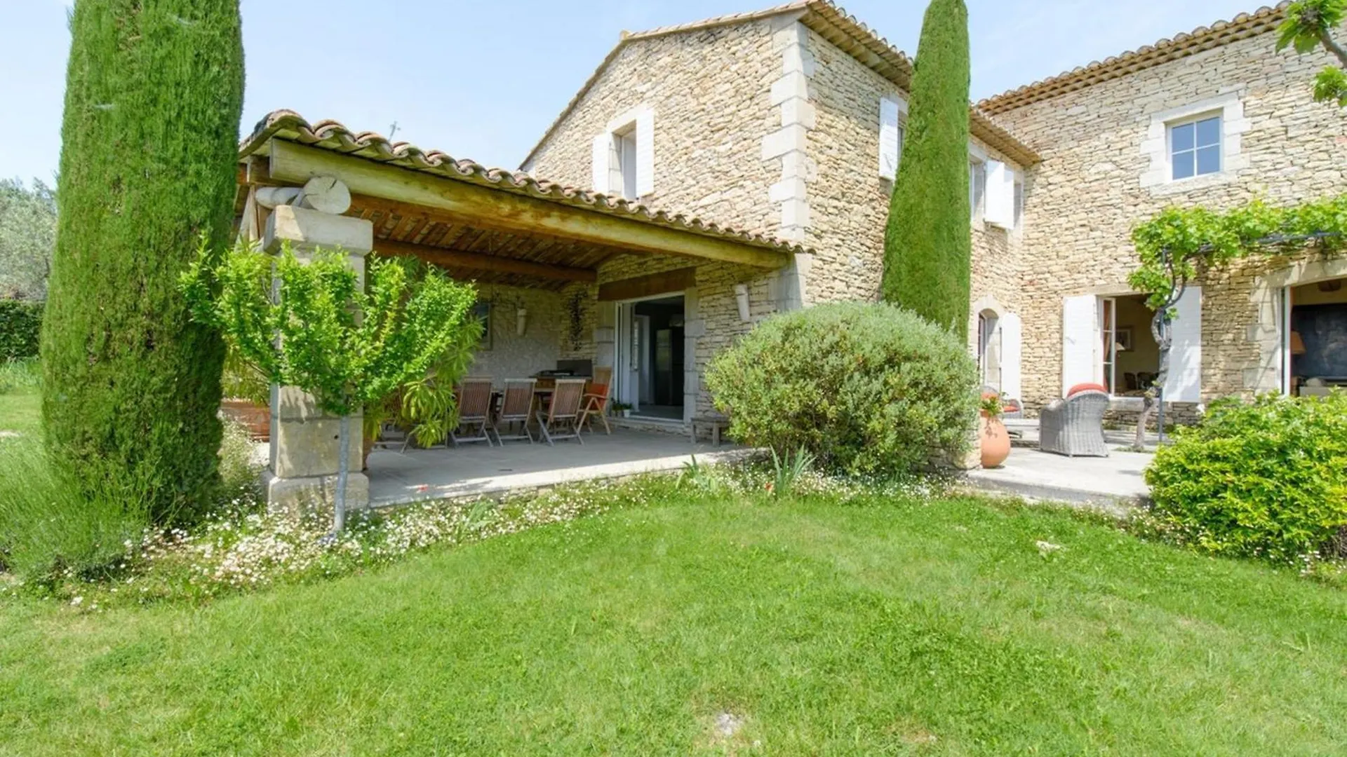 Holiday home Mas Des Papillons Gordes Villa France