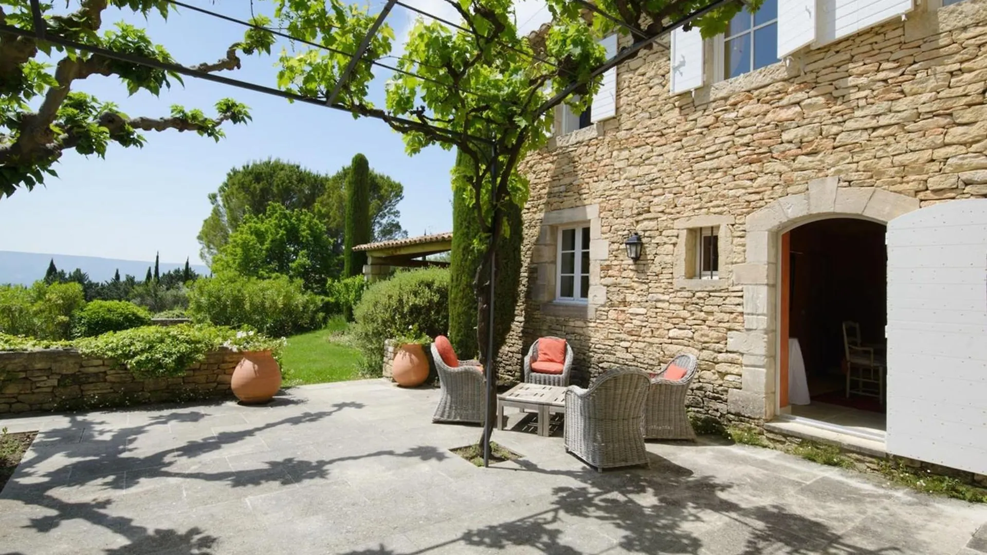 Mas Des Papillons Gordes Villa