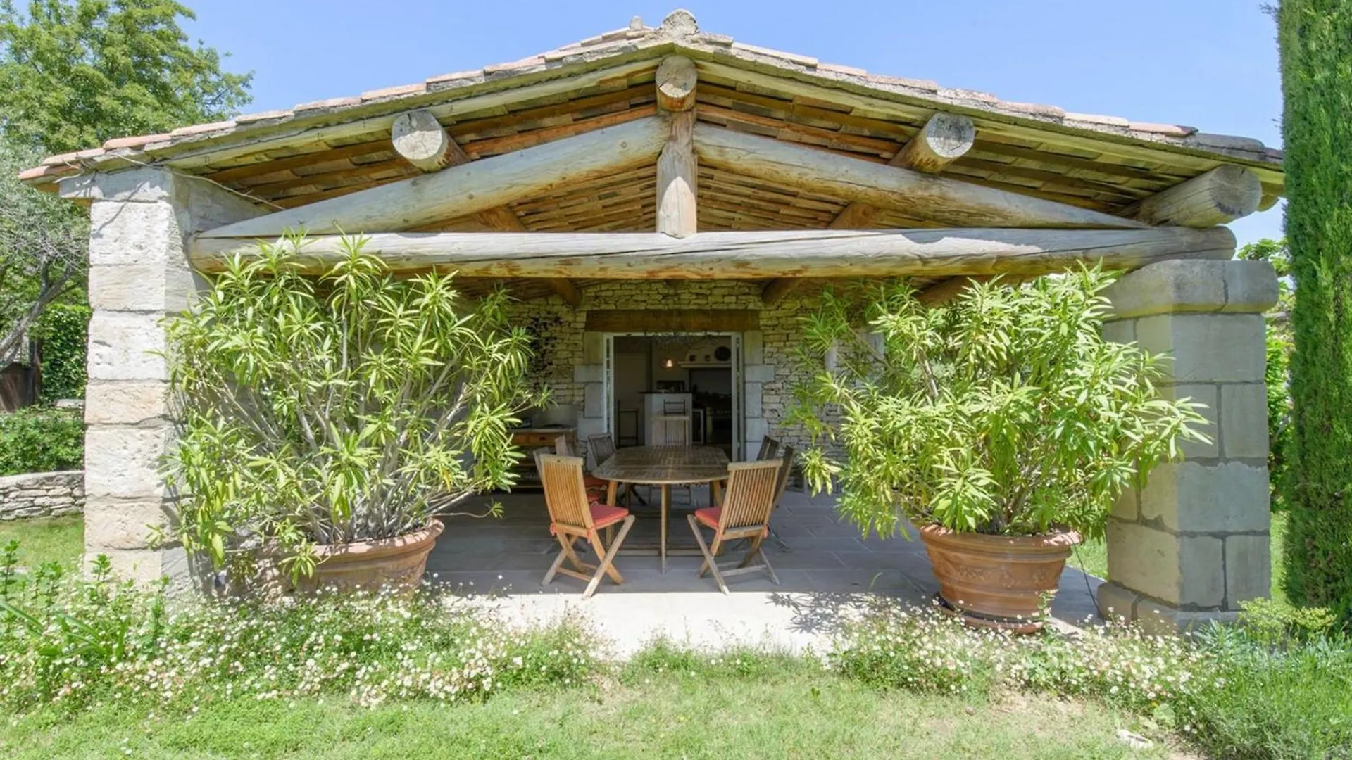 Mas Des Papillons Gordes Villa France